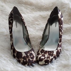 Brown leopard print pumps